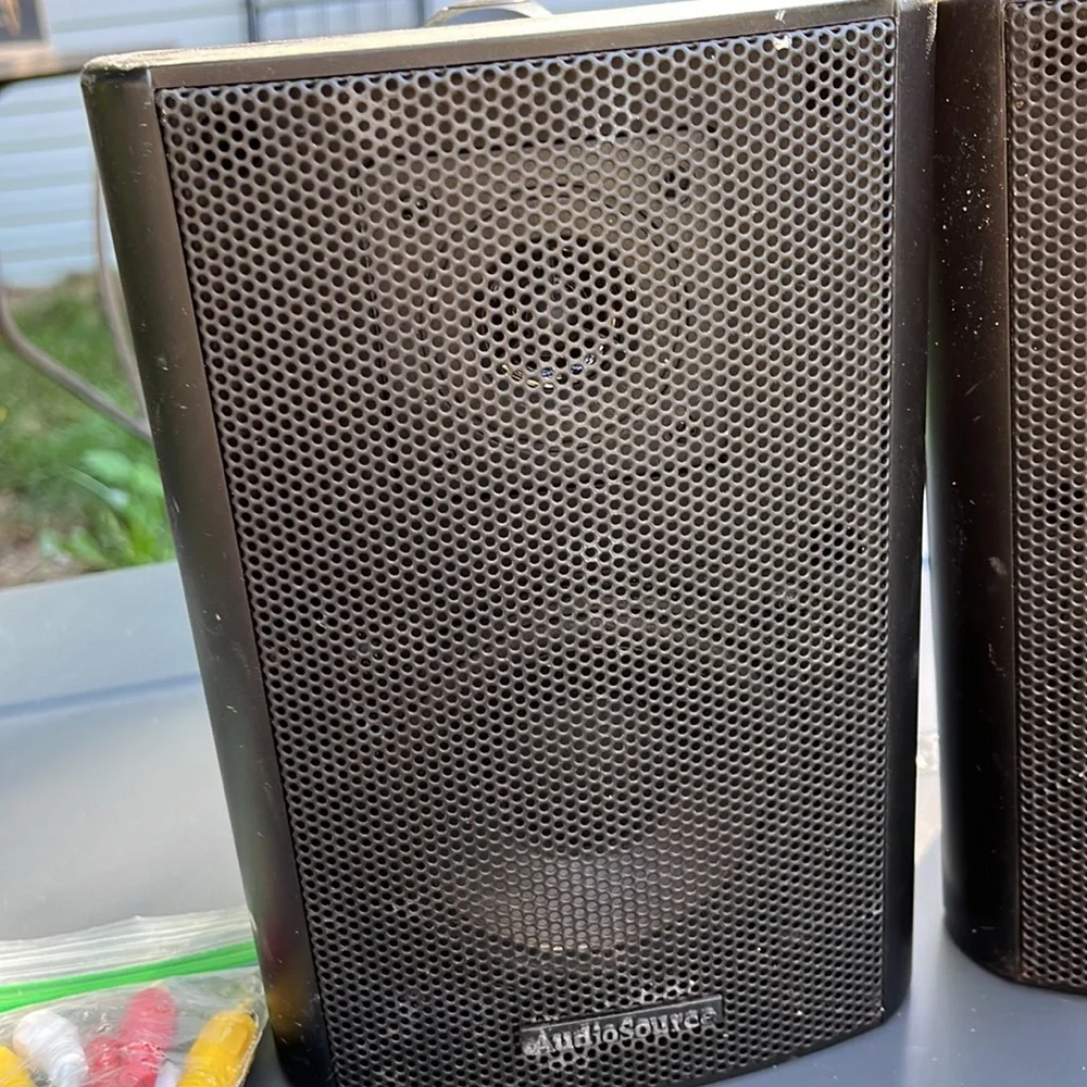 Audio source speakers - Picture 2 of 2